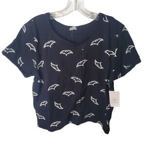 La Luna Crop Black Bat Tee, NWOT, Large
